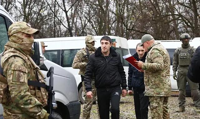 Azerbaycan 2 askerine karşılık 32 Ermeni askerini Erivan'a teslim etti