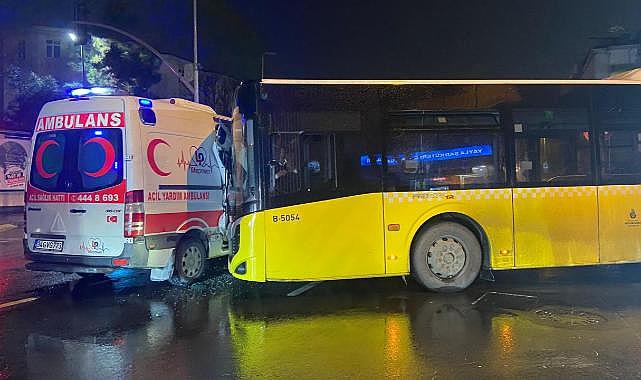 Bahçelievler'de ambulans ve İETT otobüsü kaza yaptı