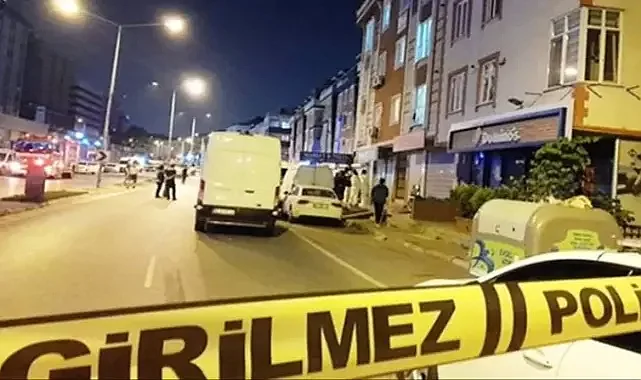 Beylikdüzü'nde sokakta silahla vurulan 2 kişi öldü