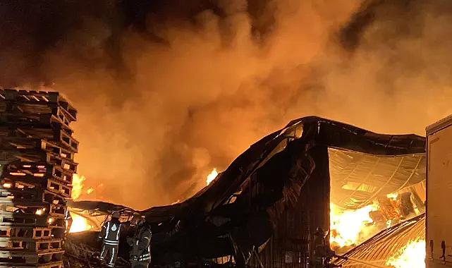 Beyoğlu'nda 3 katlı ahşap binada yangın