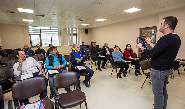 Bursa Büyükşehir şoförlerine 'güvenli ve ekonomik sürüş' eğitimi