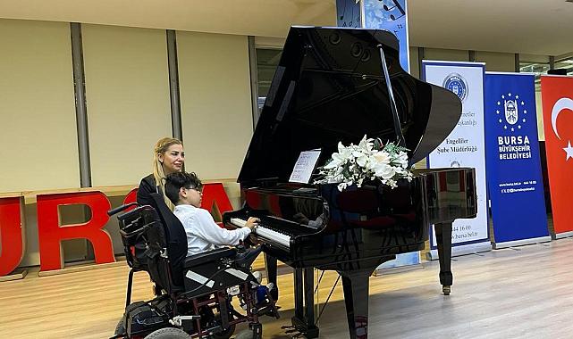 Bursa'da özel bireylerden unutulmaz piyano resitali