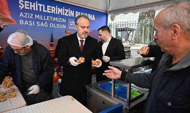 Bursa'da şehitlerin anısına lokma dağıtıldı