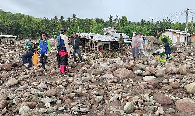 Filipinler'de 7,6 büyüklüğündeki depreminin bilançosu belli oldu