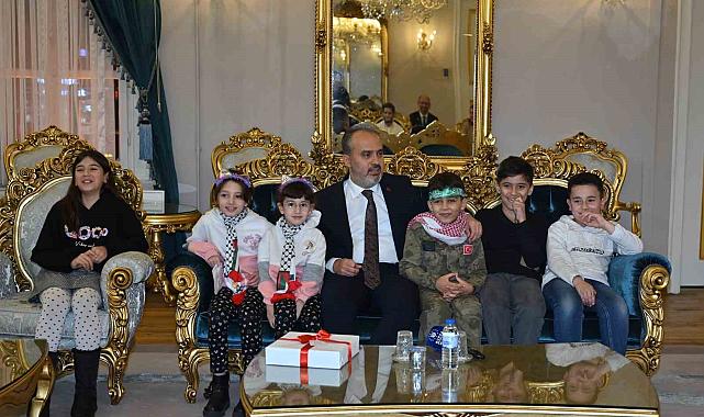 Filistinli çocuklardan Başkan Aktaş'a ziyaret