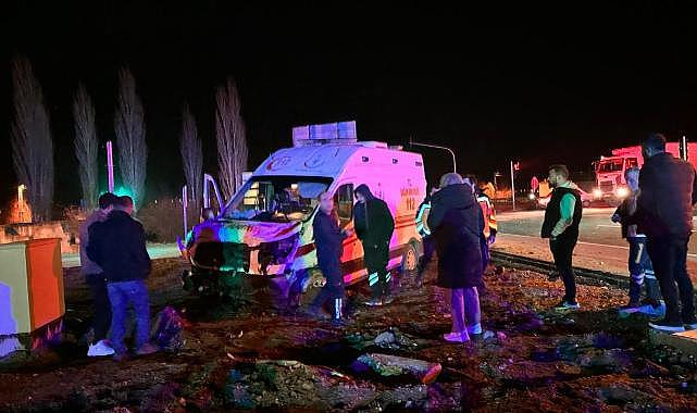 Kahramanmaraş'ta ambulans ile otomobil çarpıştı: 9 yaralı