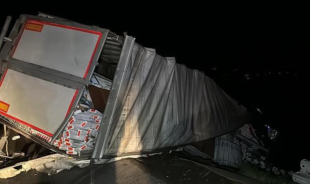 Lastiği patlayan tır kanala uçtu