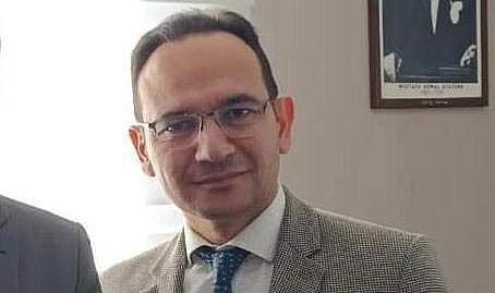 Müdür yardımcısı boğazı bıçakla kesilmiş halde bulundu