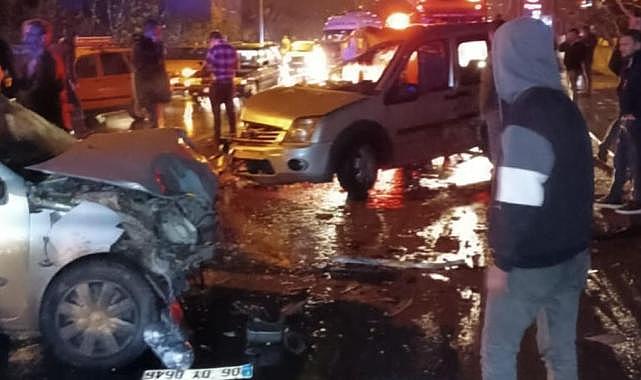 Sakarya'da zincirleme kaza: 4 yaralı