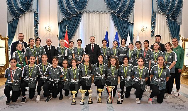 Şampiyon sporculardan Başkan Aktaş’a ziyaret
