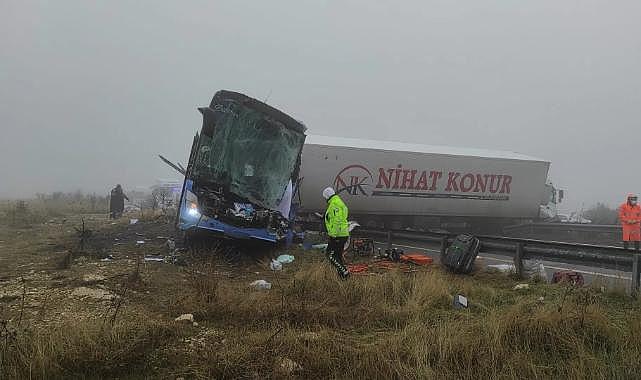 Şanlıurfa’da feci kaza: Yolcu otobüsü ve 2 tır çarpıştı