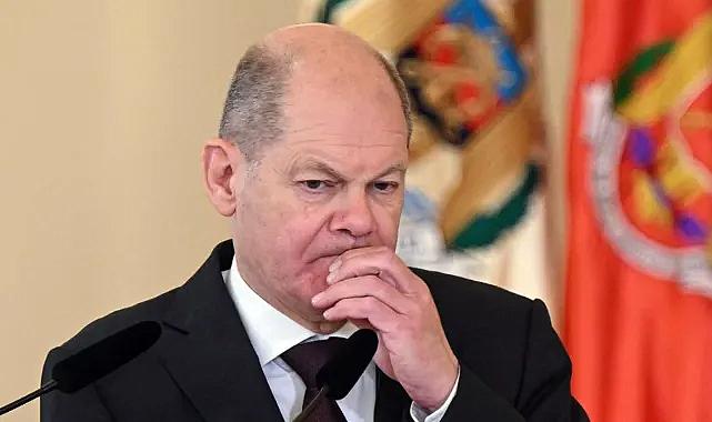 Scholz'a güven dibe çakıldı