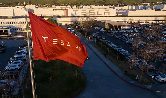 Tesla'nın robotu bir mühendise saldırıp kan döktü