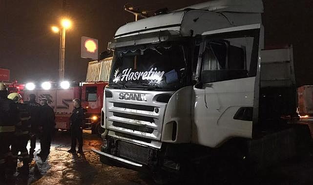 TIR, köfte yiyen müşterilerin arasına daldı: 5 kişi yaralandı