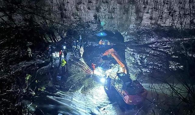 Yoldan çıkan araç dereye savruldu: 2 kişi hayatını kaybetti
