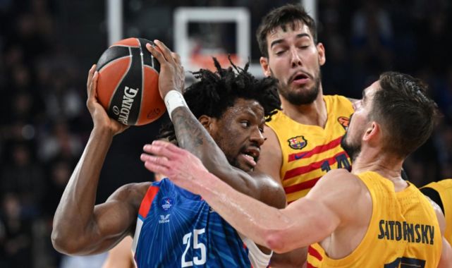 Anadolu Efes Barcelona'yı yendi