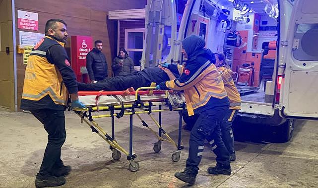 Anteni düzeltmek için çatıya çıktı, otomobilin üzerine düştü