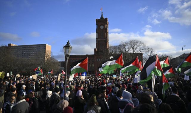 Berlinde Filistin ile dayanışma gösterisi