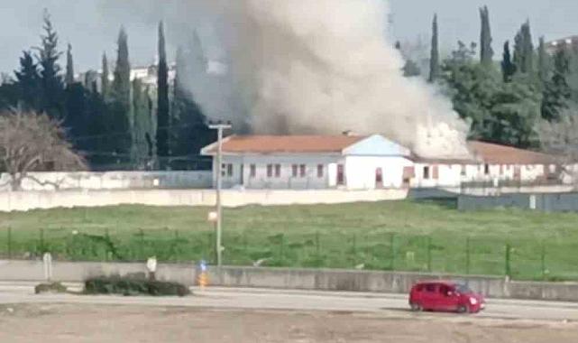 Bursa'da ahır alev alev yandı