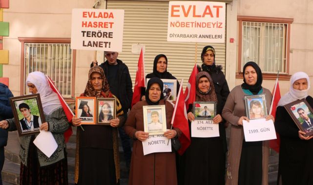 Evlat nöbetine bir aile daha katıldı