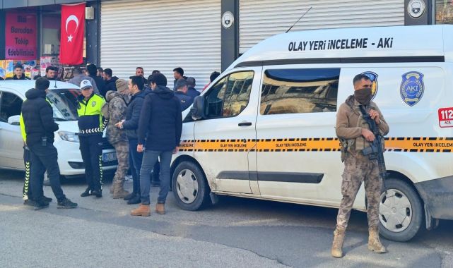İcra memurlarıyla hacze giden polis bacağından vuruldu