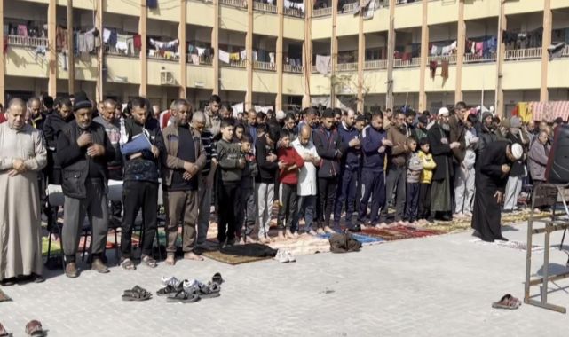 İsrail camileri yıktı