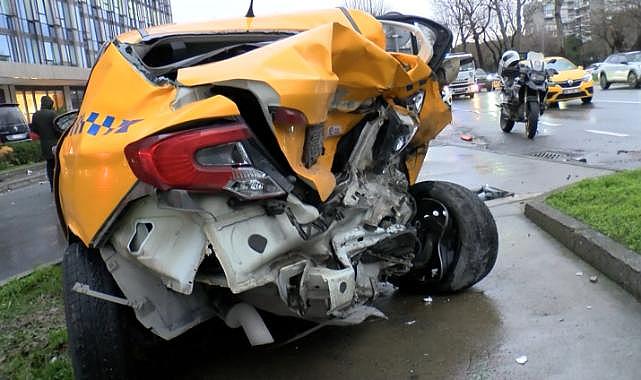 İstanbul'da zincirleme kazaya 5 araç karıştı
