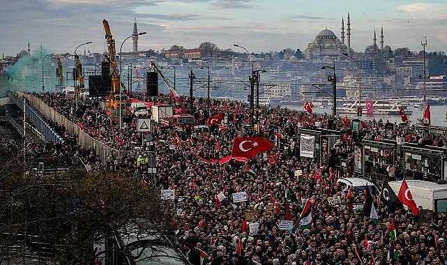 İstanbul'daki miting dünya manşetlerinde