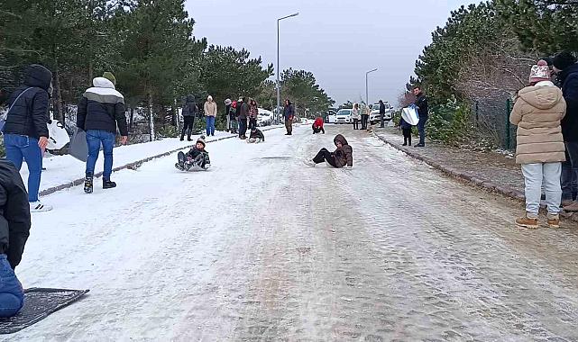 İzmirliler Manisa'nın Spil Dağına akın etti