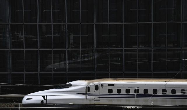 Japonya'da elektrik kesintisi: Hızlı tren seferleri durdu