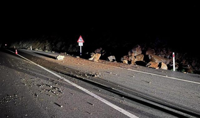 Marmaris Datça kara yolunda heyelan