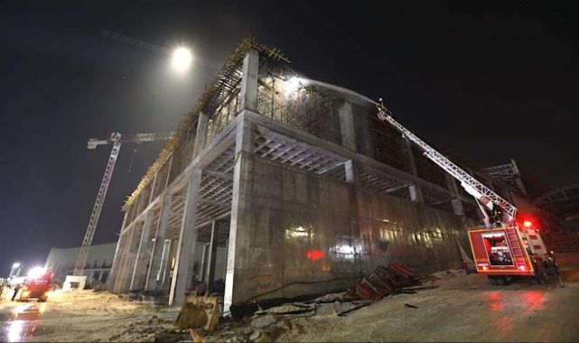 Mersin'de fabrika inşaatında çıkan yangın kontrol altına alındı