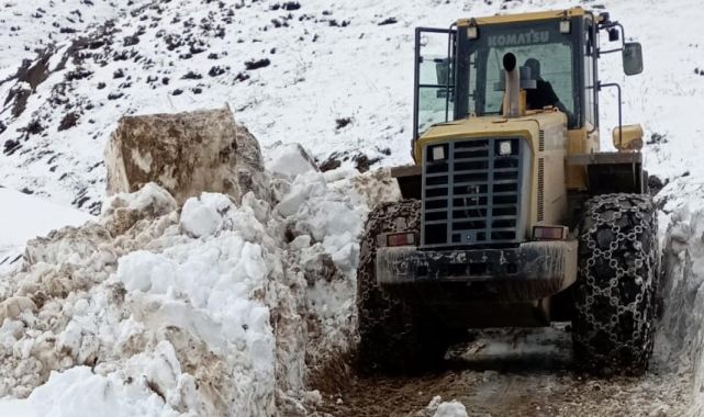 Muş'ta kar ve tipi nedeniyle yolda mahsur kalanlar ekiplerce kurtarıldı