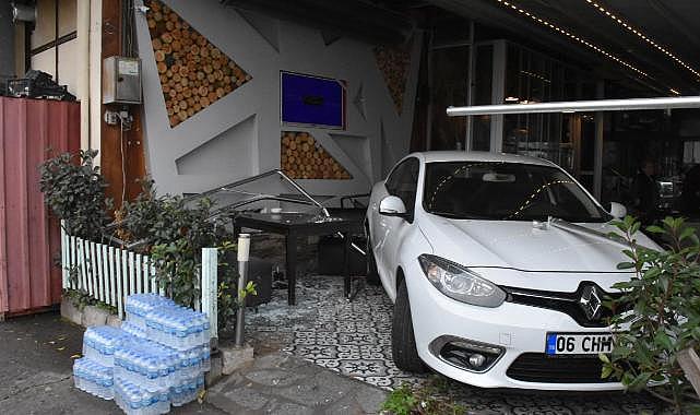 Ordu'da otomobil kafeye daldı: 3 yaralı