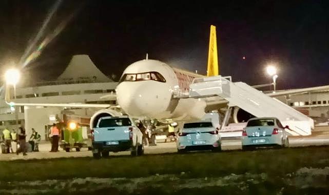 Sabiha Gökçen-Riyad seferini yapan uçak Antalya'ya acil iniş yaptı