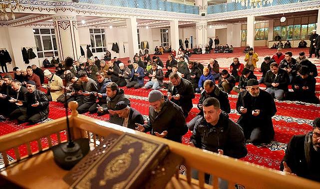 Şehitler için sabah namazında dua ettiler
