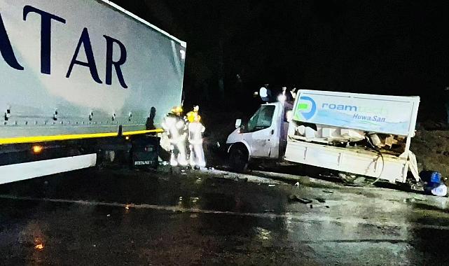 Tır ile kamyonet çarpıştı:1 ölü, 3 yaralı