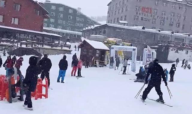 Uludağ'da beklenen kar yağışı başladı