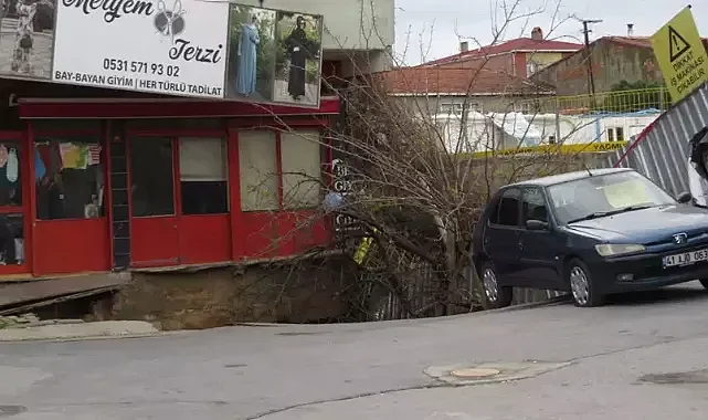 Metro çalışması sırasında yol çöktü, bina yıkıldı