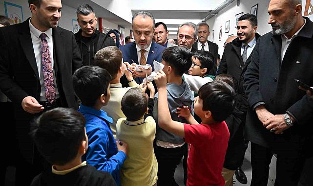 Alinur Aktaş'tan ders başı yapan öğrencileri ziyaret etti