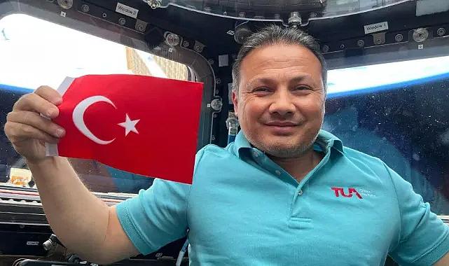 Alper Gezeravcı Türkiye'ye döndü