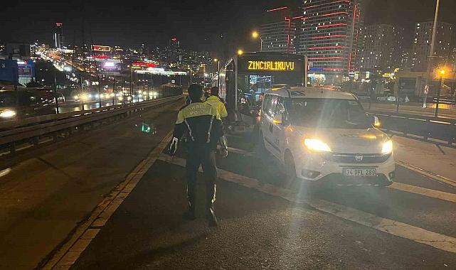 Arızalanan metrobüsün şoförüne, karşı yönden gelen metrobüs çarptı