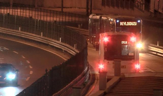 Başka metrobüsün çarptığı metrobüs sürücüsü hayatını kaybetti