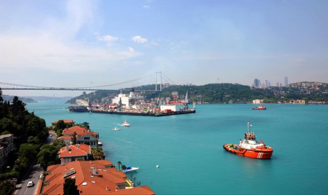 Boğazlardan gemi geçişleri arttı