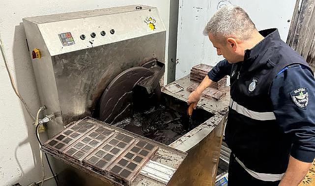 Bursa'da kaçak çikolata imalathanesine operasyon: 2 gözaltı