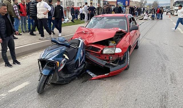 Bursa'da otomobil motosiklete çarptı: 3 yaralı