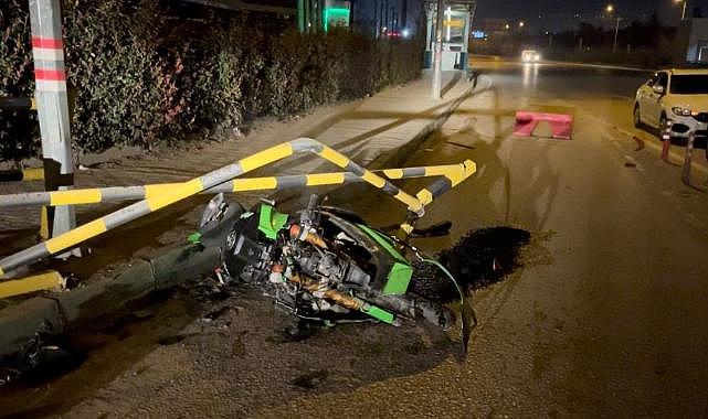 Bursa’da otomobilin çarptığı lüks motosiklet hurdaya döndü, sürücü yaralandı