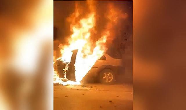 Bursa'da seyir halindeki araçta yangın: Küle döndü