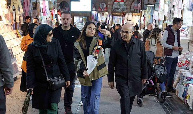 Bursa Valisi Demirtaş ailesiyle halkın içinde