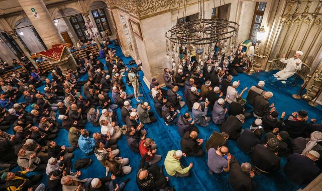Depremde hayatını kaybedenler için sabah namazında hatim duası yapılacak